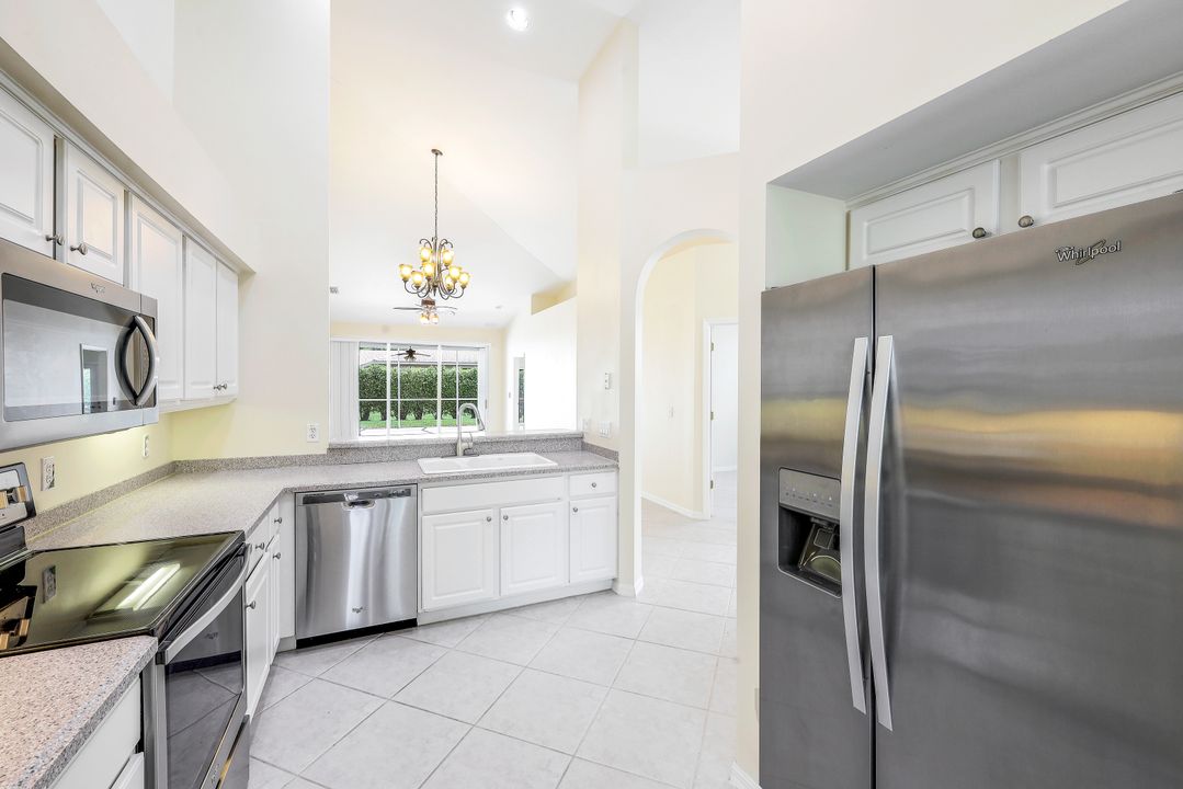 6596 Castlelawn Pl, Naples, FL 34113