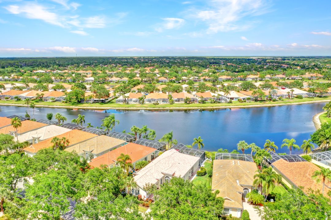 5441 Freeport Ln, Naples, FL 34119