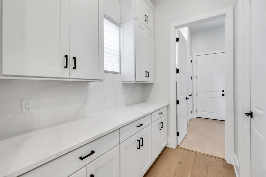 16221 Verilyn Cir, Naples, FL 34110