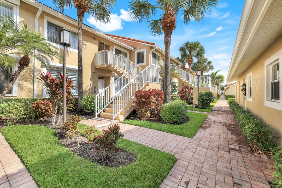 2373 Hidden Lake Ct #10, Naples, FL 34112