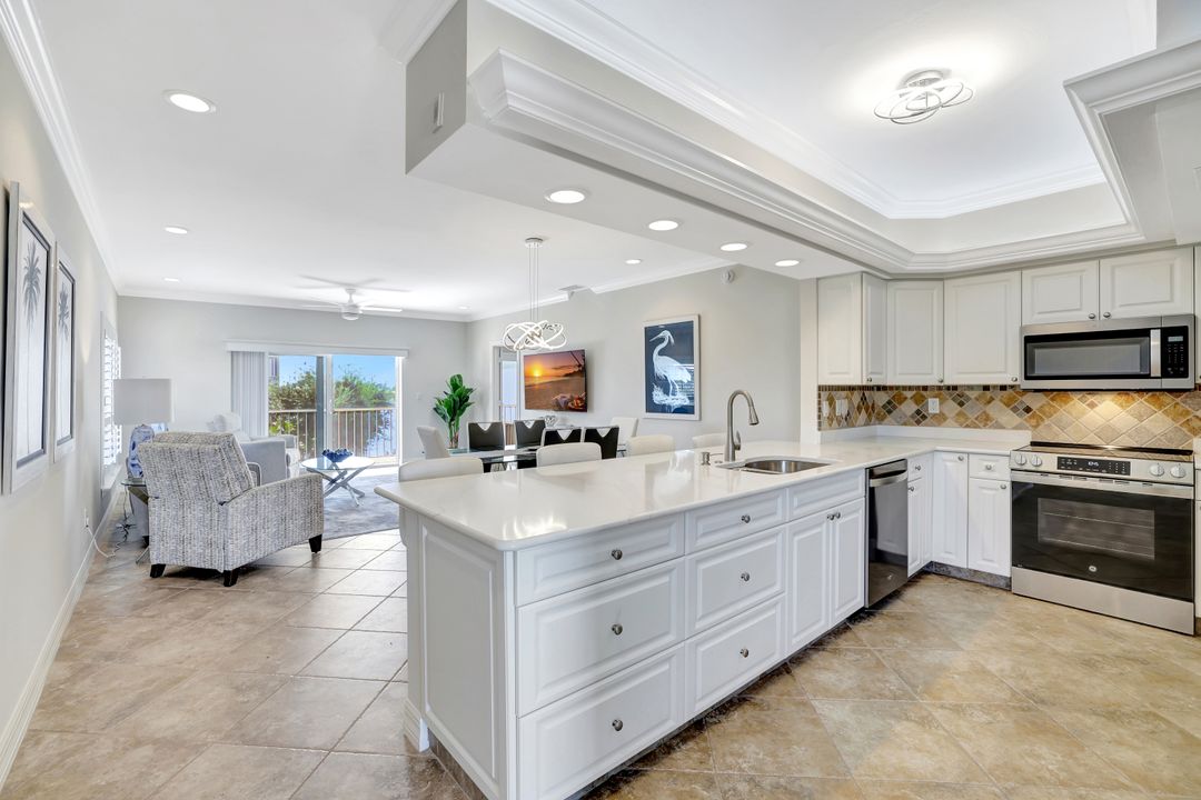 816 W Elkcam Cir #301, Marco Island, FL 34145