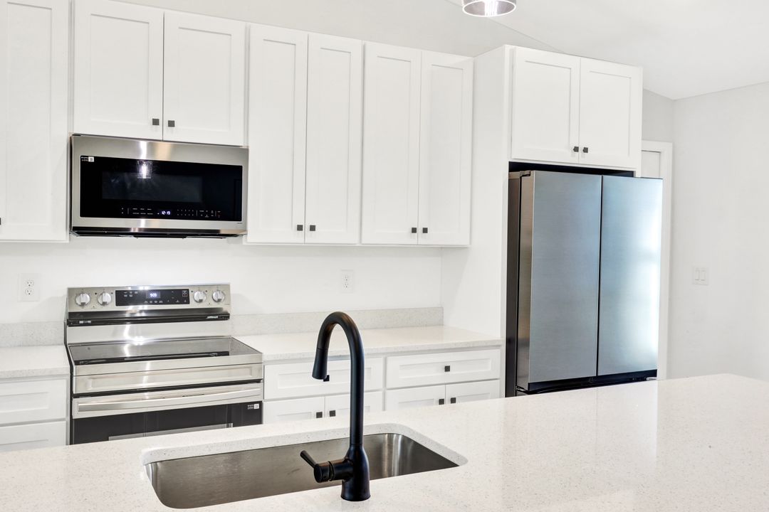 1205 NE 12th St, Cape Coral, FL 33909