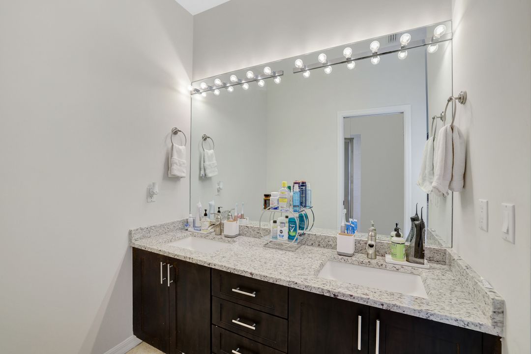 3625 Cottage Club Ln, Naples, FL 34105