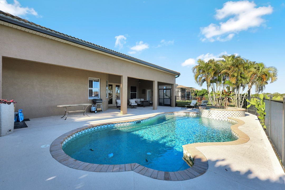 2143 Grove Dr, Naples, FL 34120