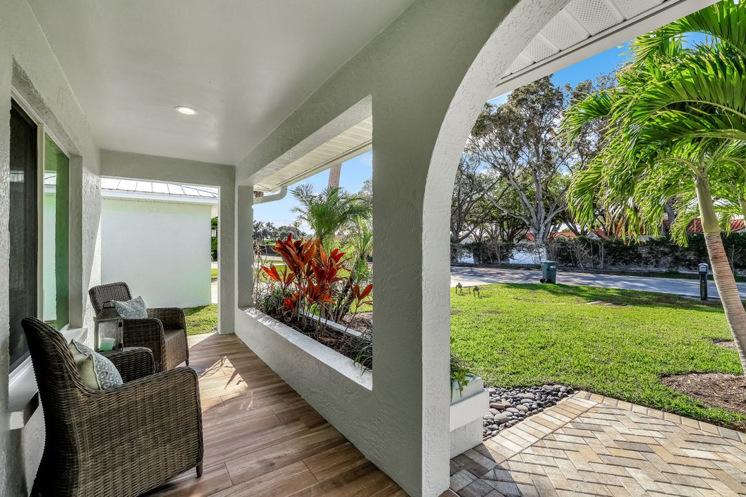 737 91st Ave N, Naples, FL 34108