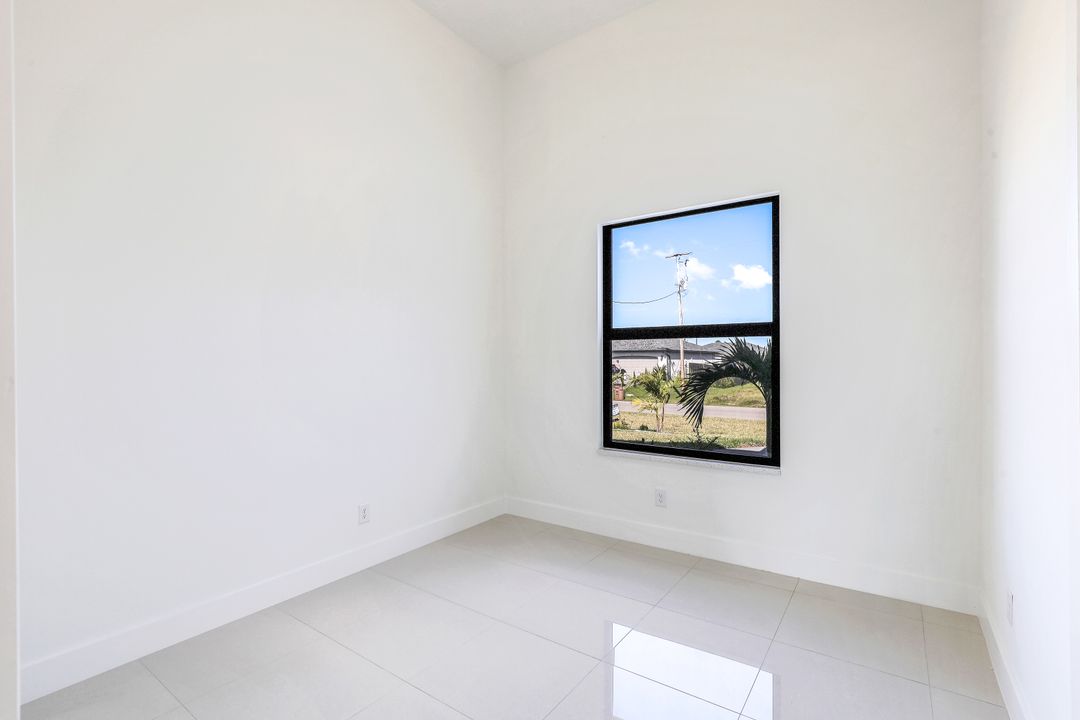 420 SW 31st Pl, Cape Coral, FL 33991