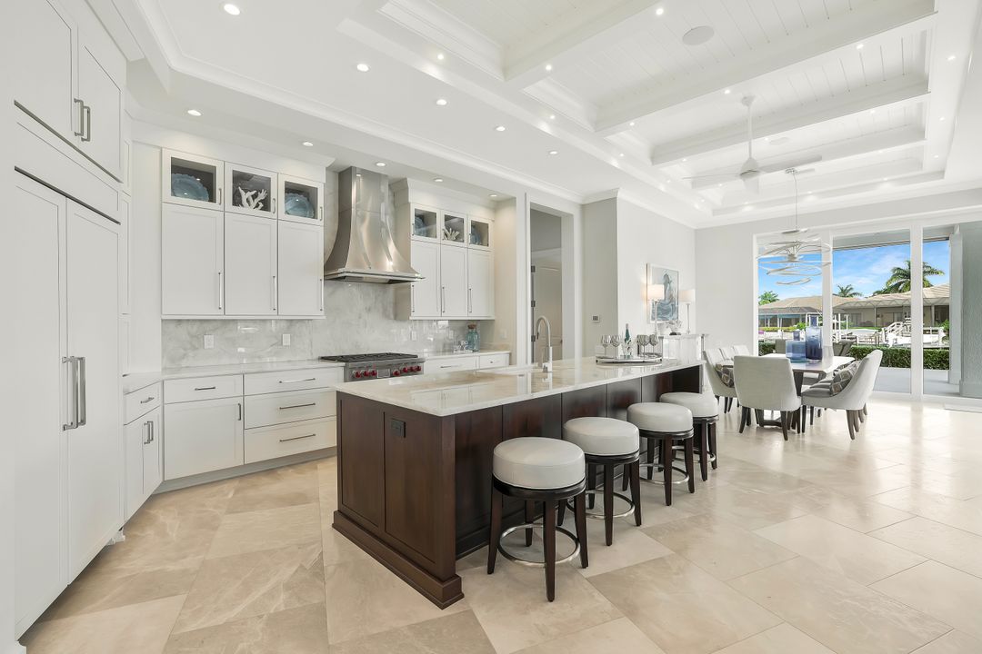 689 Pelican Ct, Marco Island, FL 34145