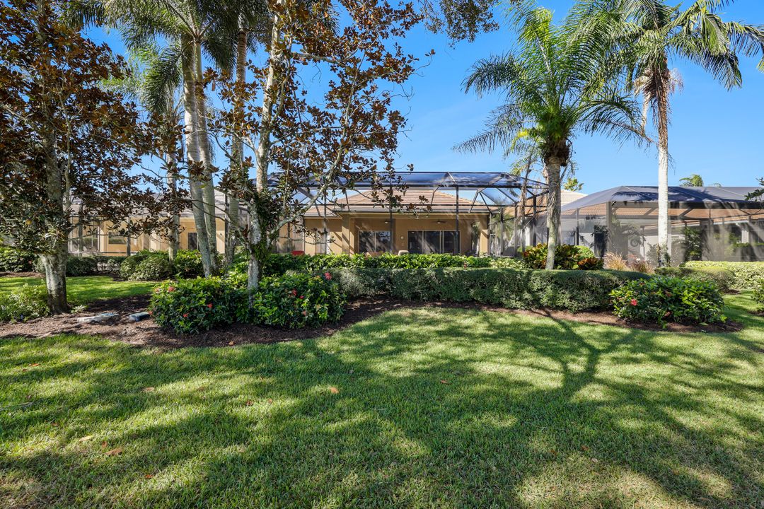 910 Villa Florenza Dr, Naples, FL 34119