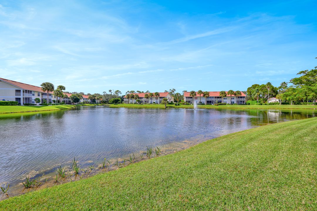 5025 Cedar Springs Dr #102, Naples, FL 34110
