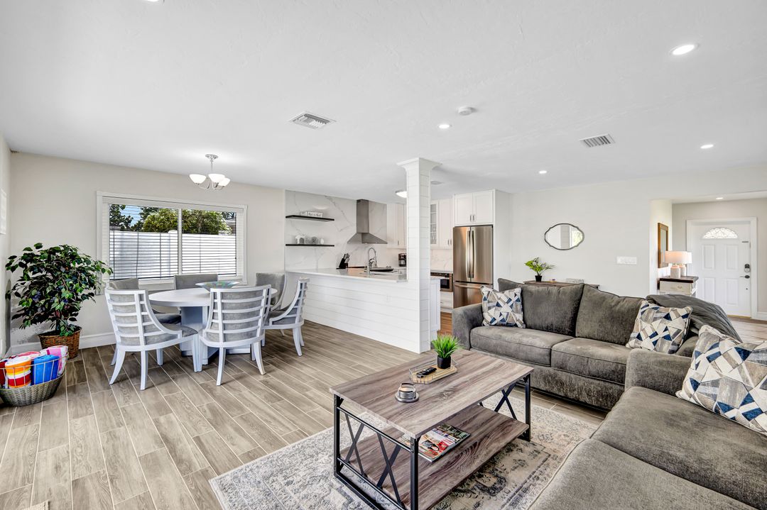 701 93rd Ave N, Naples, FL 34108