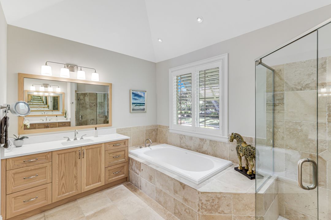 641 Pine Ct, Naples, FL 34102