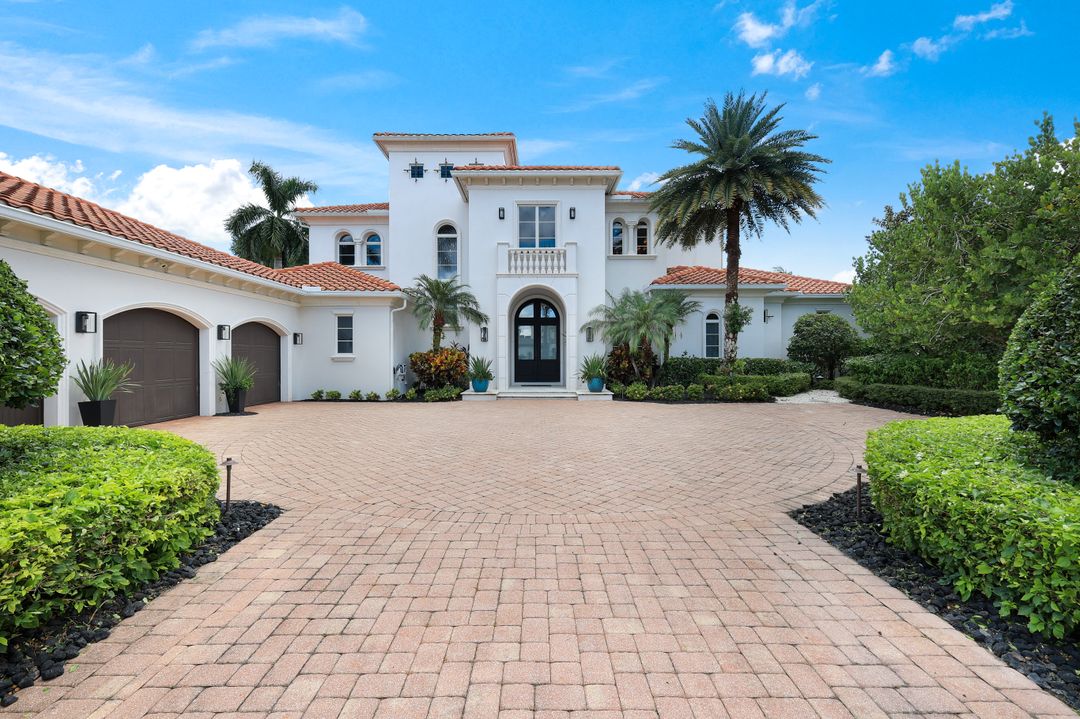 2558 Escada Ct, Naples, FL 34109