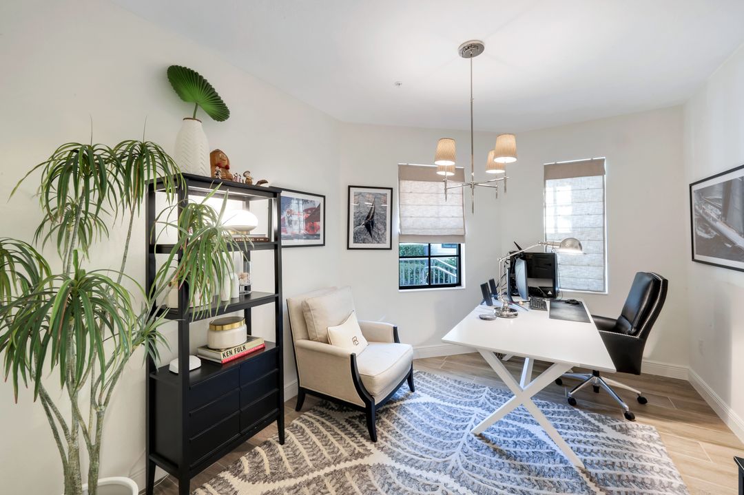 2472 Breakwater Wy #11-102, Naples, FL 34112