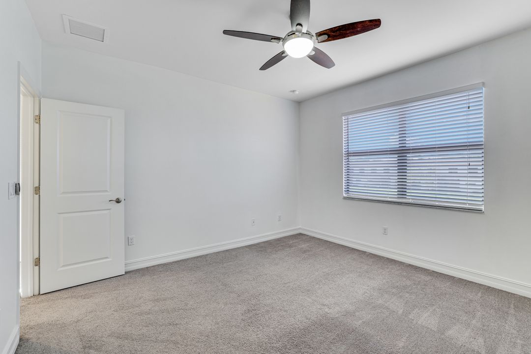 7918 Bristol Cir, Naples, FL 34120