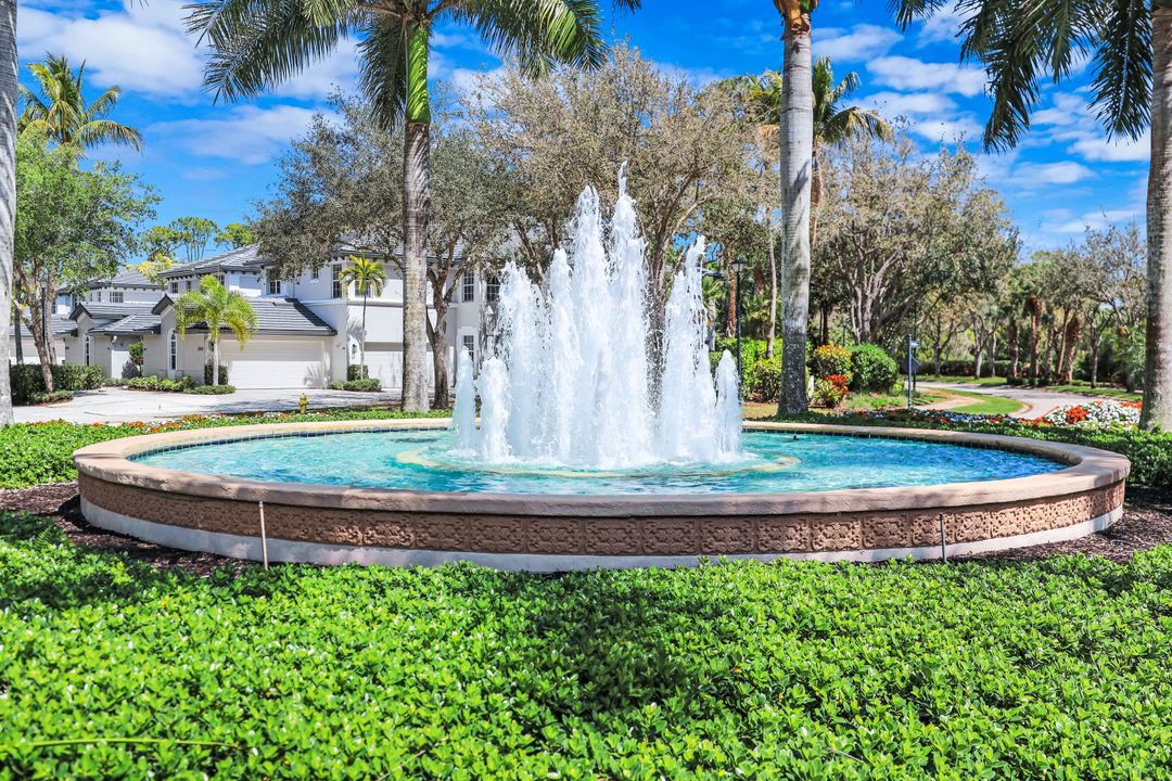 2040 Tarpon Bay Dr N #201, Naples, FL 34119