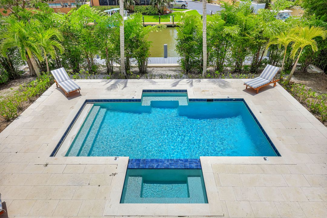 1500 Pelican Ave, Naples, FL 34102