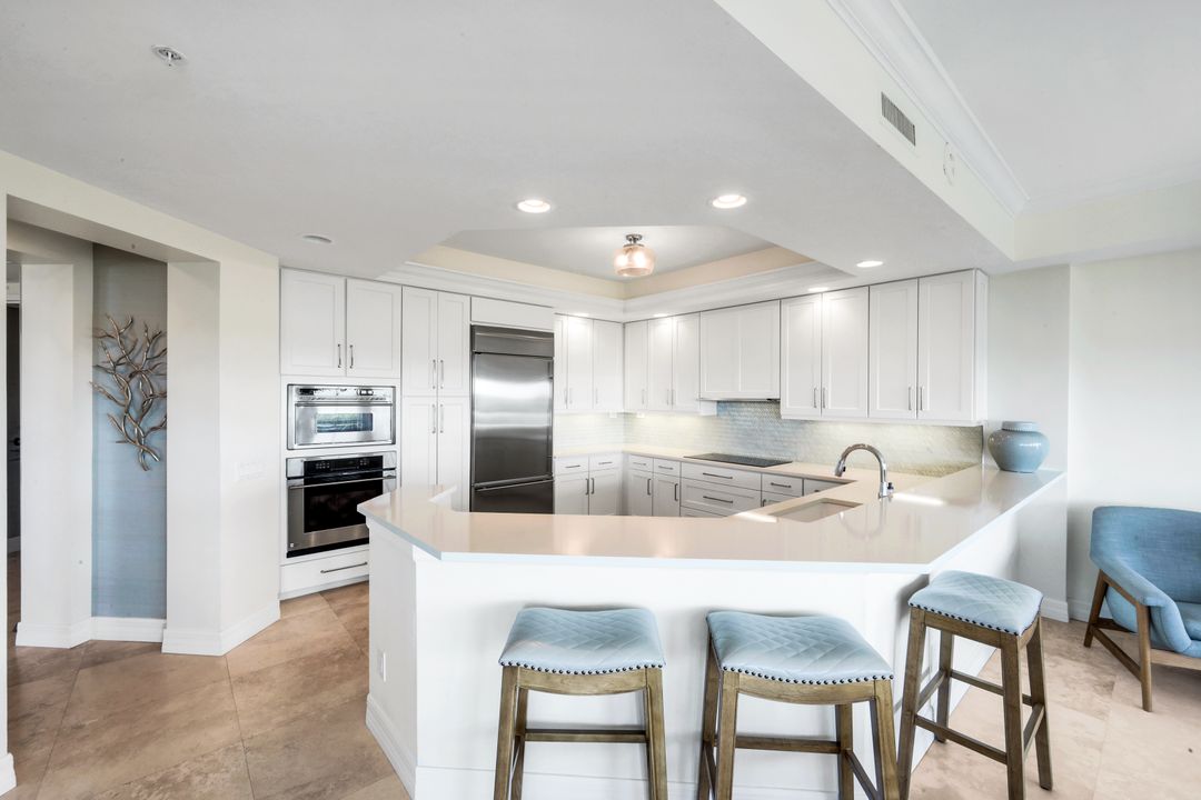 295 Grande Way #304, Naples, FL 34110