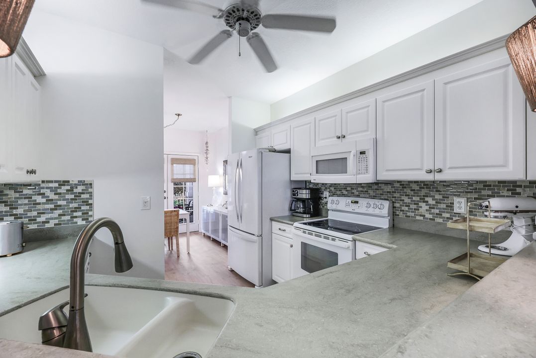 7108 Barrington Cir #2-102, Naples, FL 34108