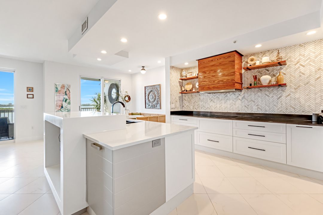 337 Vintage Bay Dr #D28, Marco Island, FL 34145