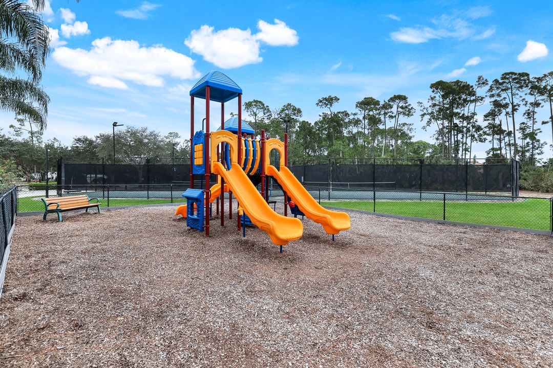 5070 Cedar Springs Dr #204, Naples, FL 34110