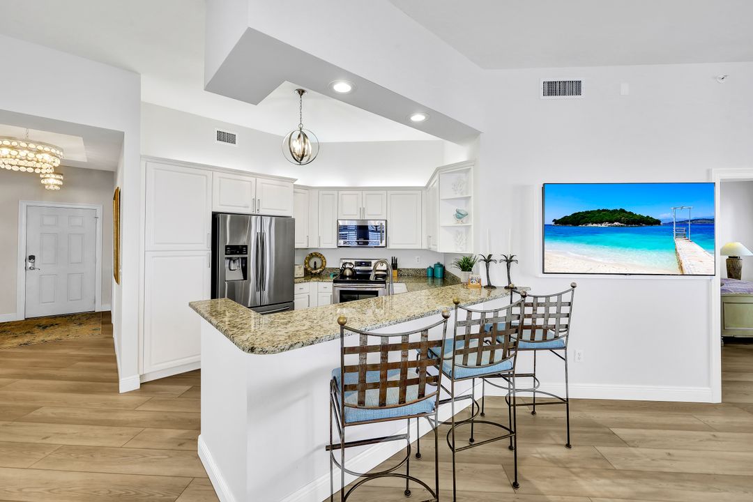 460 Launch Cir #604, Naples, FL 34108