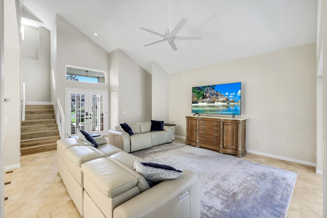 547 Cormorant Cove, Naples, FL 34113