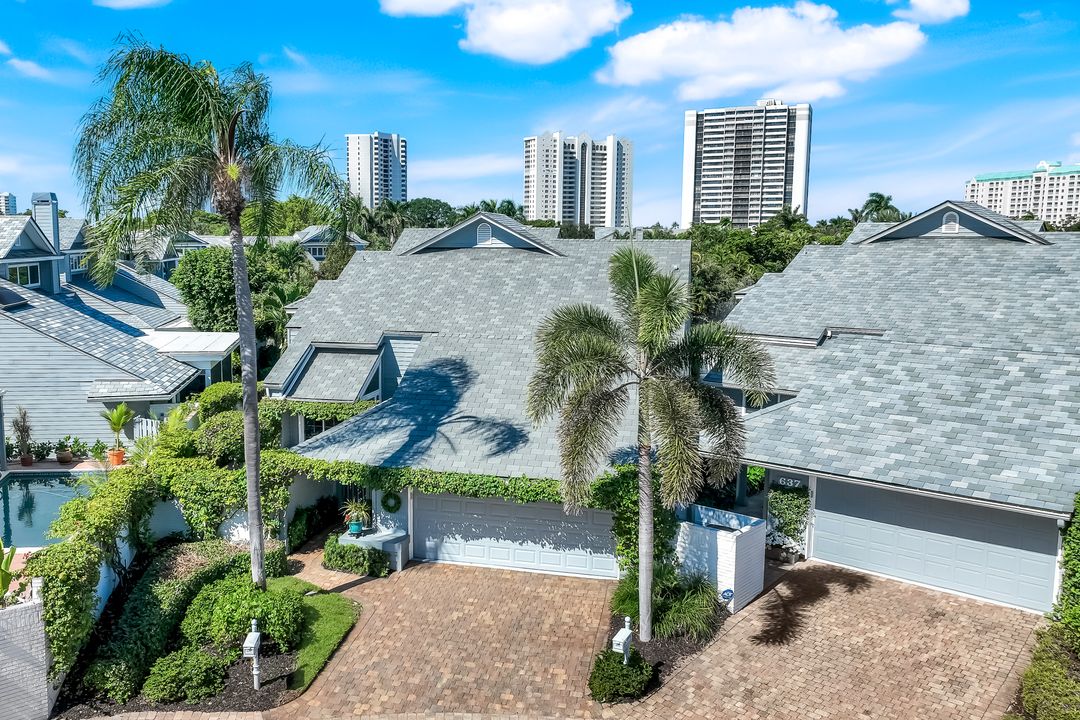 635 Bridge Way Ln, Naples, FL 34108