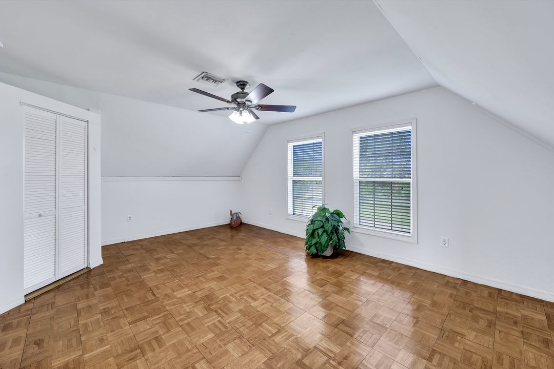 279 Leawood Cir, Naples, FL 34104