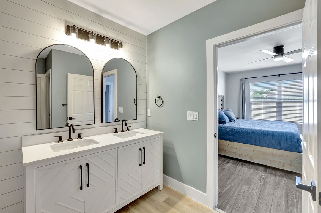 692 Hadley St E, Naples, FL 34104
