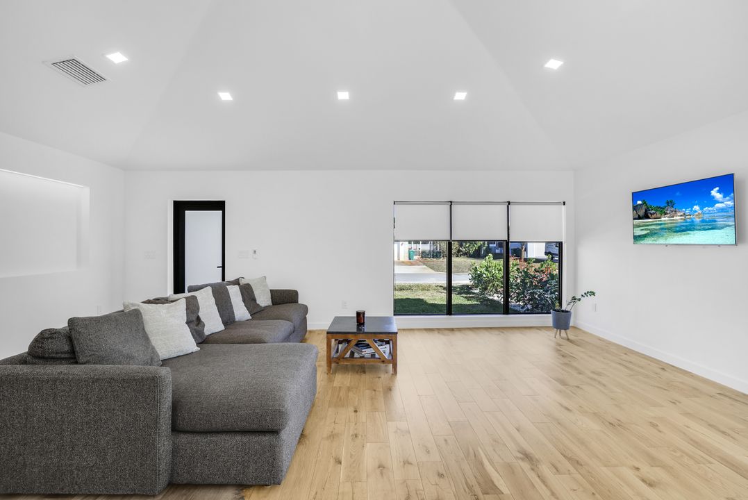 10771 6th St N, Naples, FL 34108