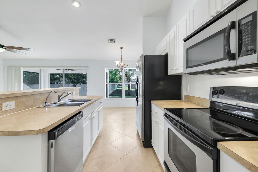 1706 NE 2nd Pl, Cape Coral, FL 33909