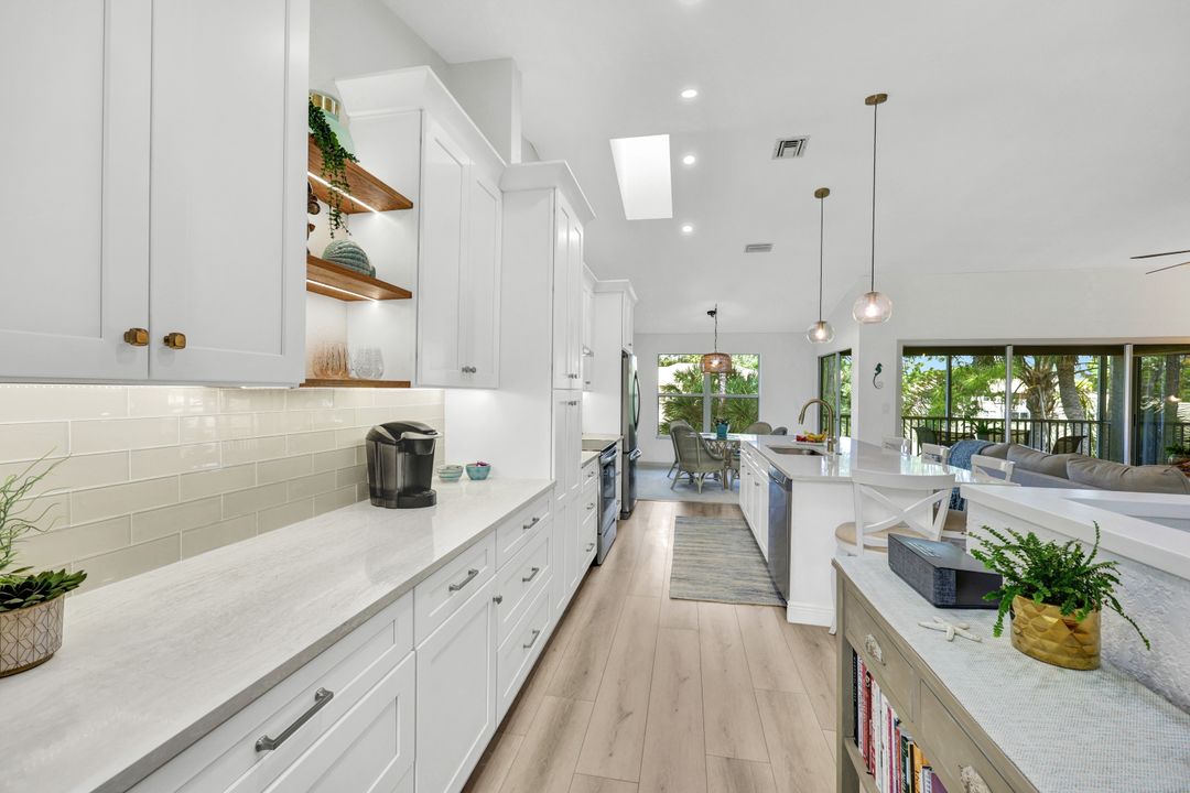 314 Emerald Bay Cir #I-5, Naples, FL 34110