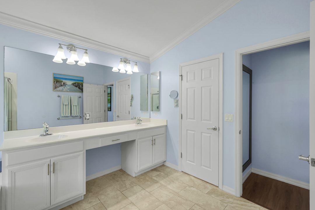 2095 Sagebrush Cir, Naples, FL 34120