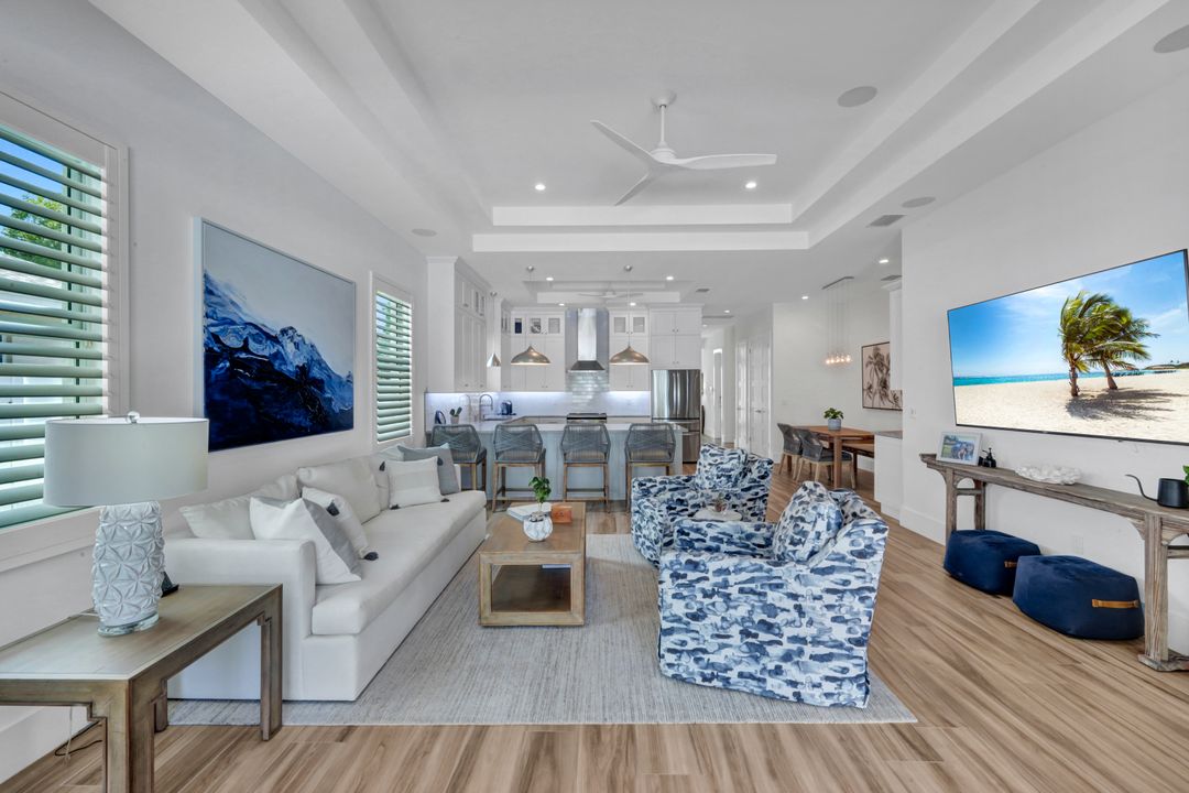 553 106th Ave N, Naples, FL 34108