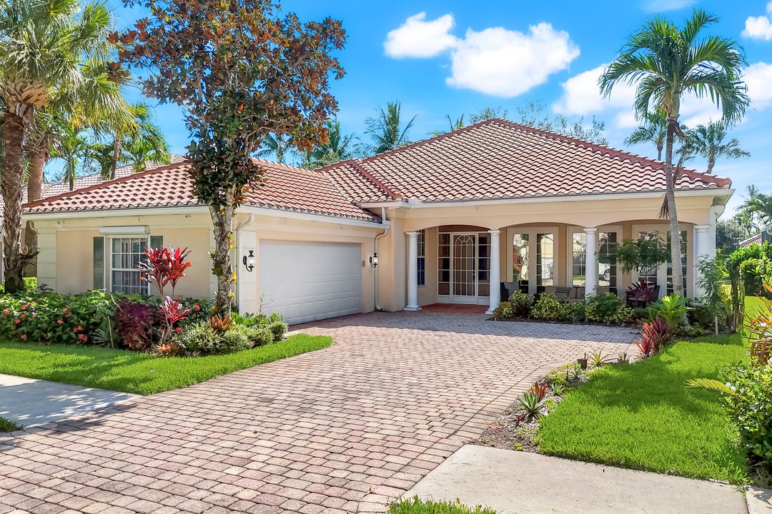 4772 Martinique Wy, Naples, FL 34119