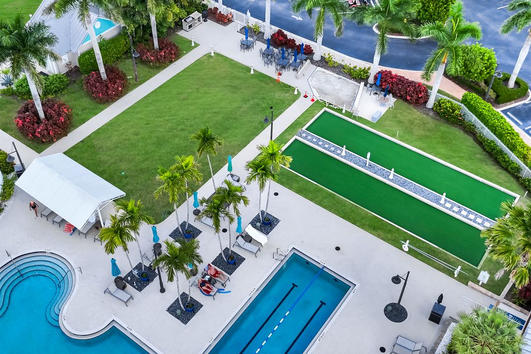 14795 Edgewater Cir, Naples, FL 34114