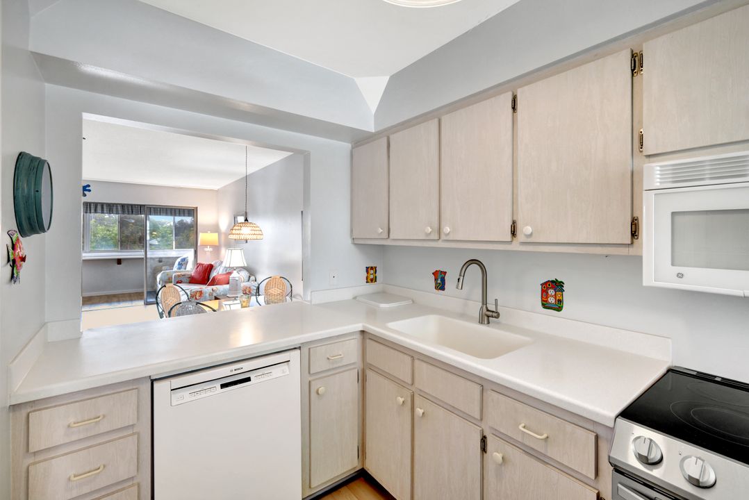 750 Mooring Line Dr #207, Naples, FL 34102