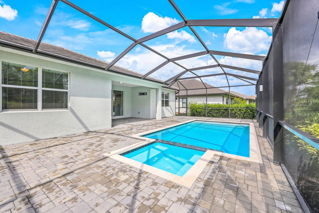 2366 Tangerine Ln, Naples, FL 34120