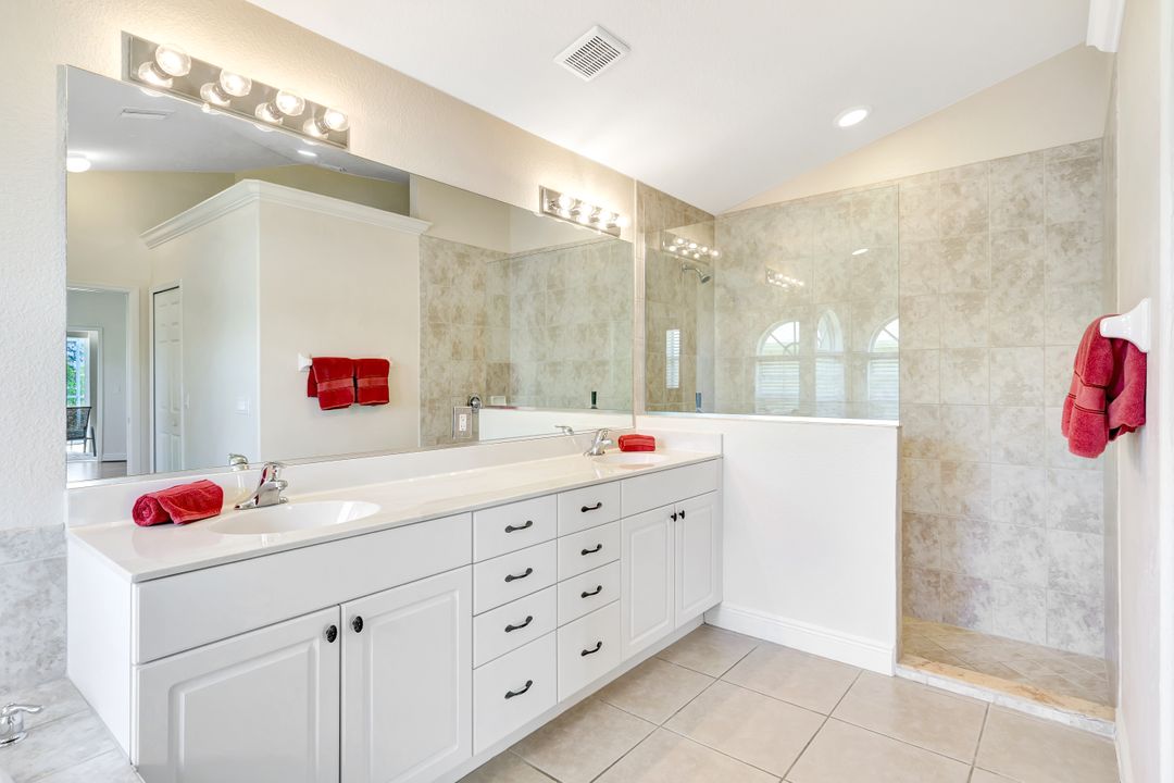 3317 SW 5th Pl, Cape Coral, FL 33914