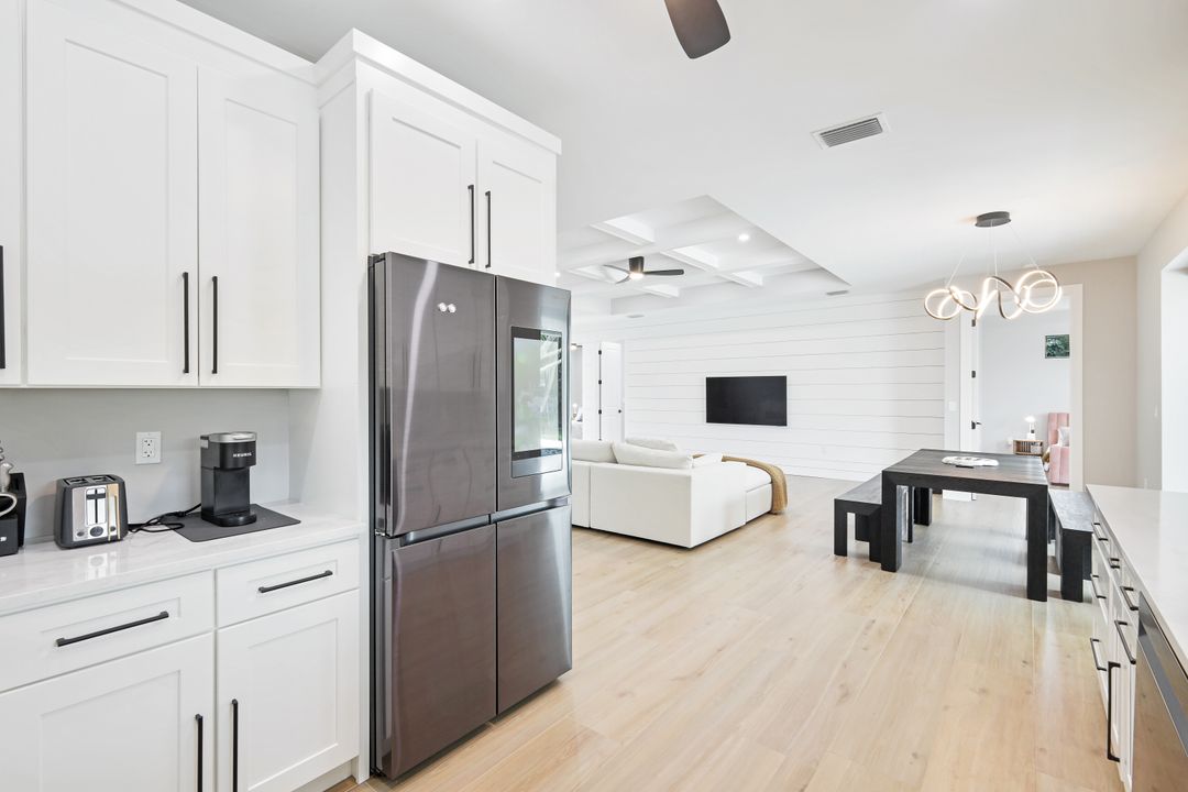 60 Liberty Ln, Naples, FL 34112