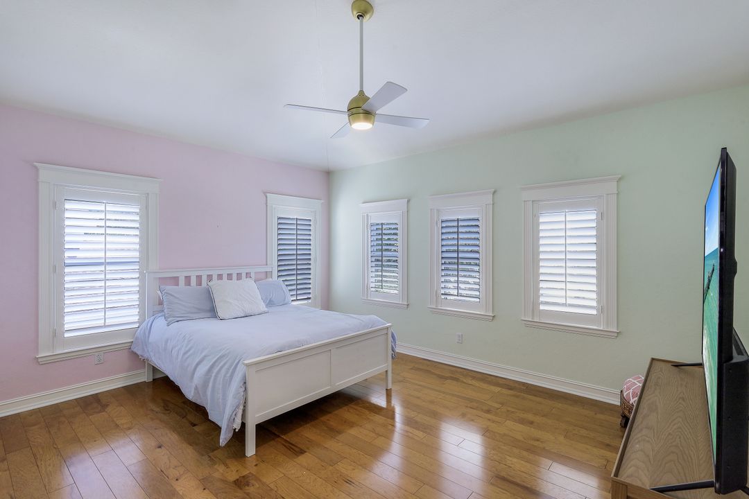 514 Corbel Dr, Naples, FL 34110