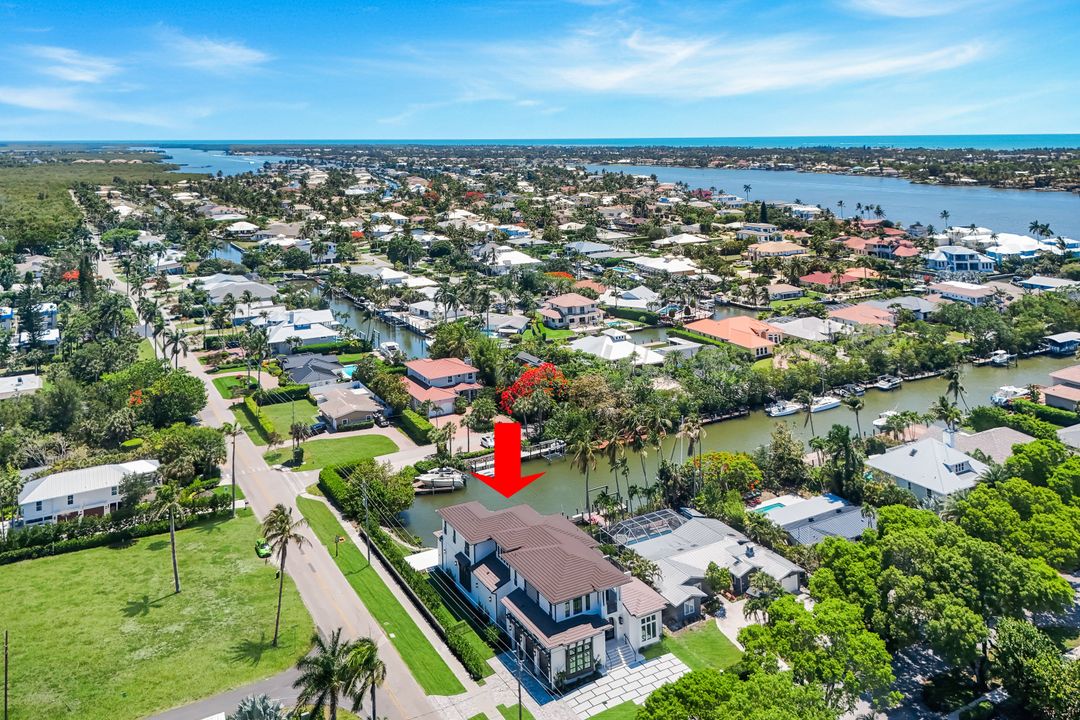1690 Chesapeake Ave, Naples, FL 34102