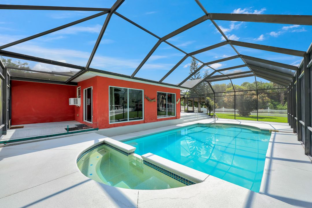 360 16th Ave NW, Naples, FL 34120
