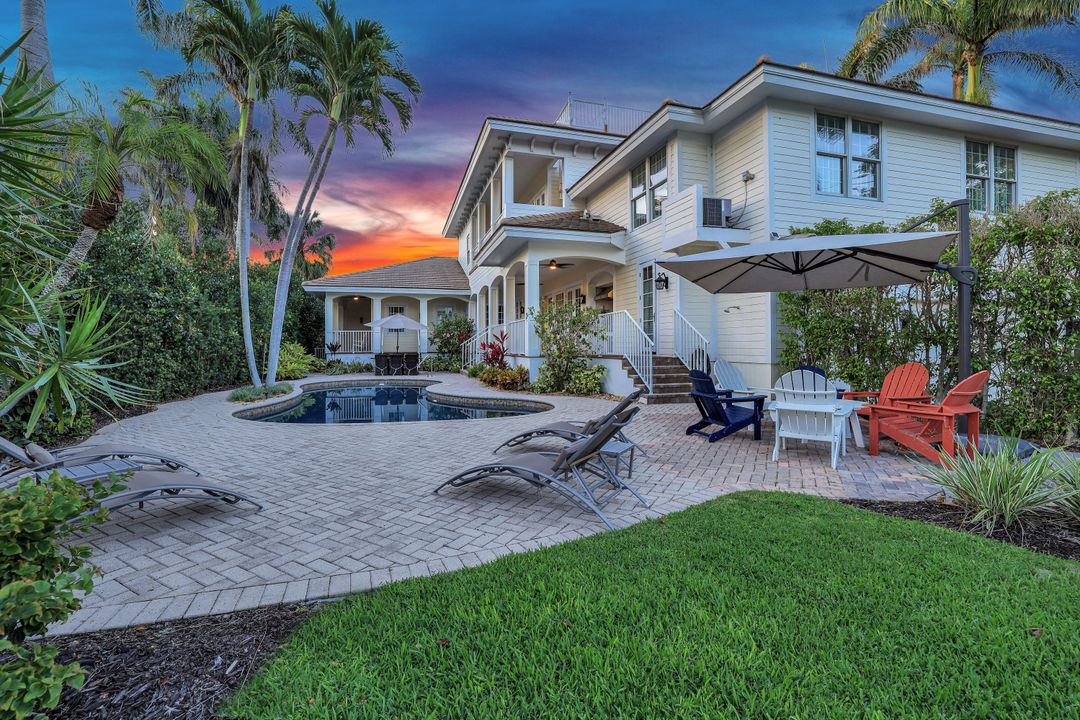 1550 Gordon Dr, Naples, FL 34102