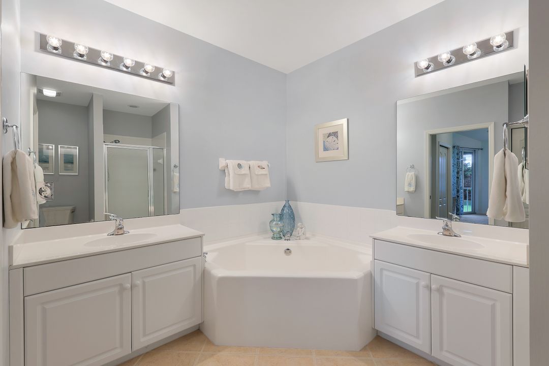3465 Laurelgreens Ln S  #202, Naples, FL 34119