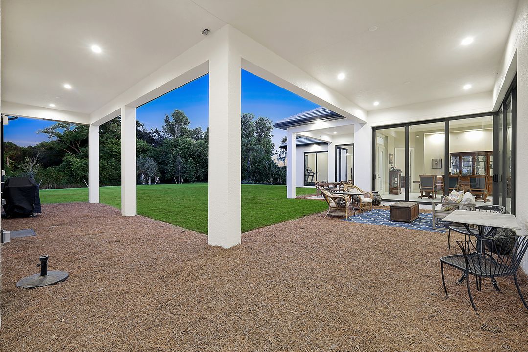 9188 The Ln, Naples, FL 34109