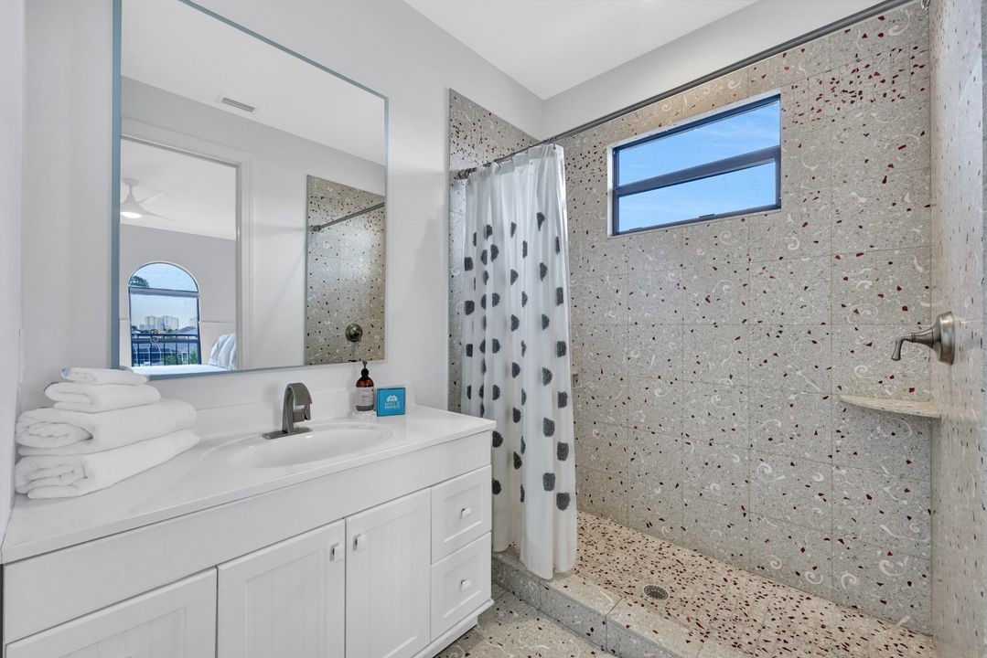 494 Seagull Ave, Naples, FL 34108