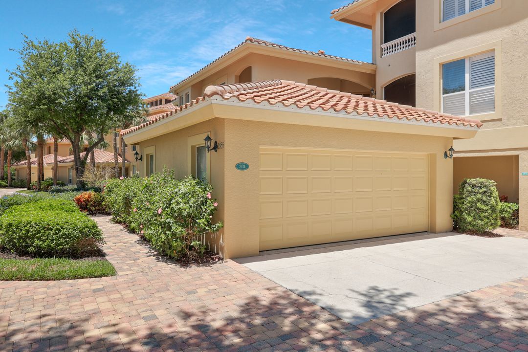 1855 Les Chateaux Blvd #201, Naples, FL 34109
