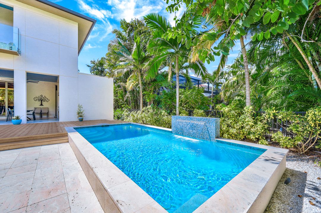 355 7th Ave S, Naples, FL 34102
