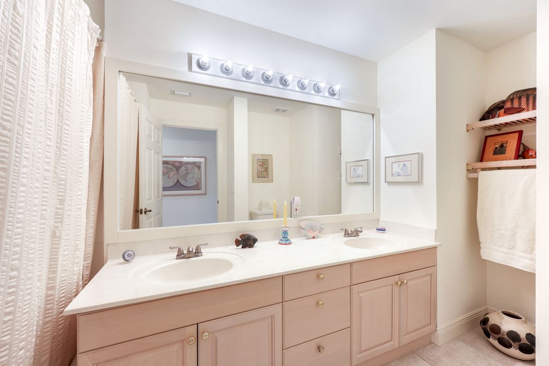 610 Laguna Royale Blvd #1001, Naples, FL 34119